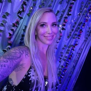 Meet your Posher, Bebe